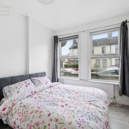 Cosy Tottenham Apartment Sleeps 4 London Eksteriør billede